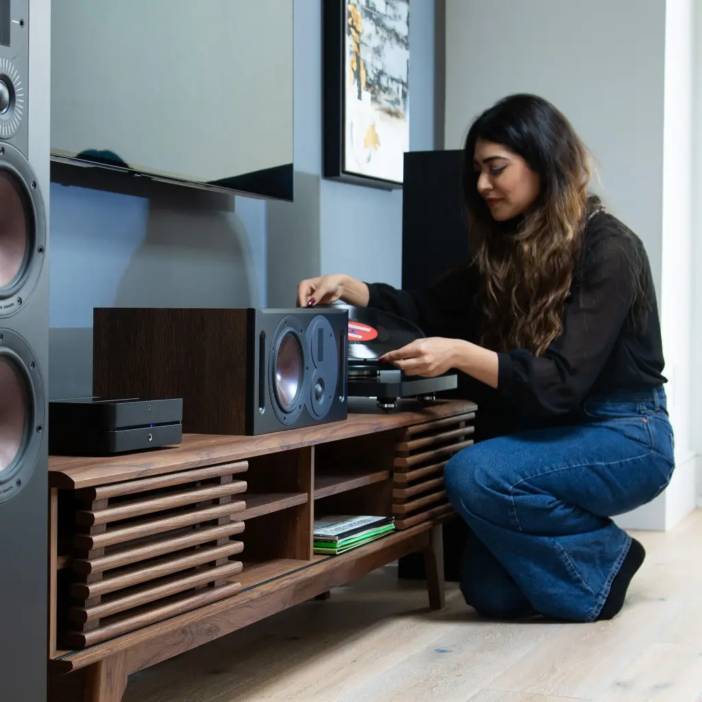 Bluesound_POWERNODE_Black_with_DALI_Opticon_6_MK2_Black_and_PSB_Sub_350.webp