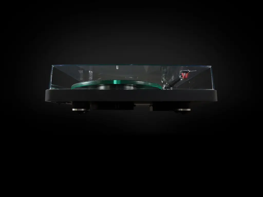 NAD C-588 side Cover.webp