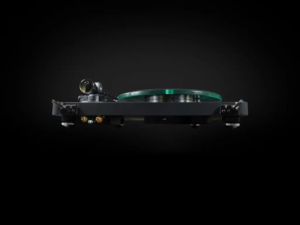 NAD C-588 Rear No Cover.webp