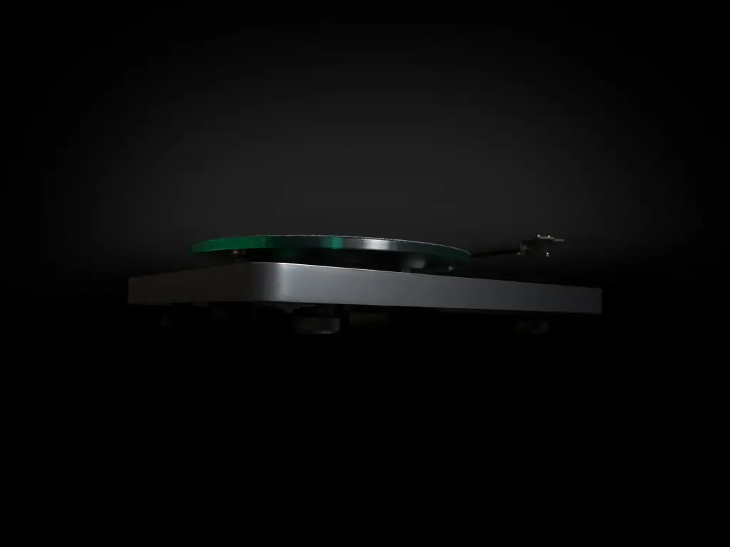 NAD C-588 Front with Cover.webp