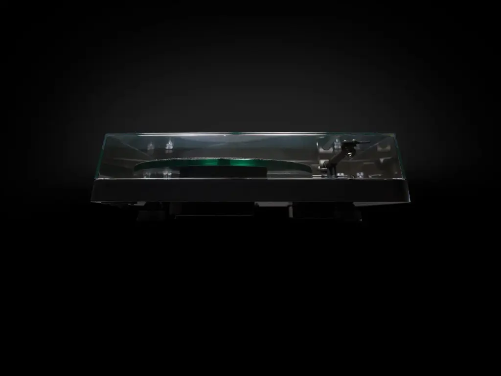 NAD C-588 side Cover.webp