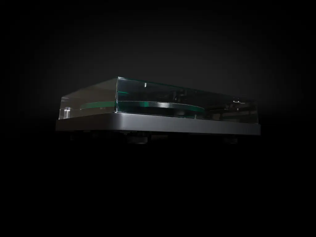 NAD C-558 side with Cover.webp